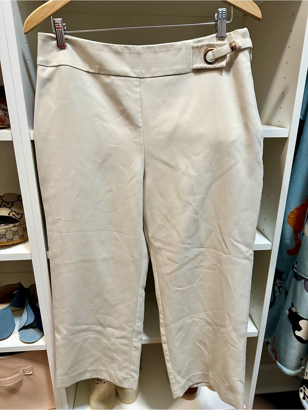Chico’s cropped cream pants with buckle detail size 1